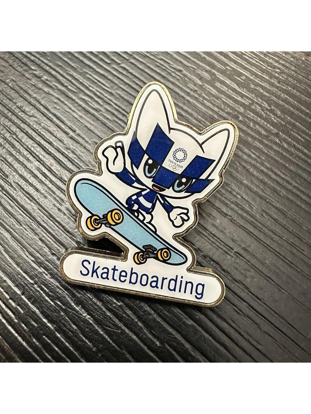 Tokyo Olympics 2020 Olympic Skateboarding Pin Badge Mascot MIRAITOWA JAPAN